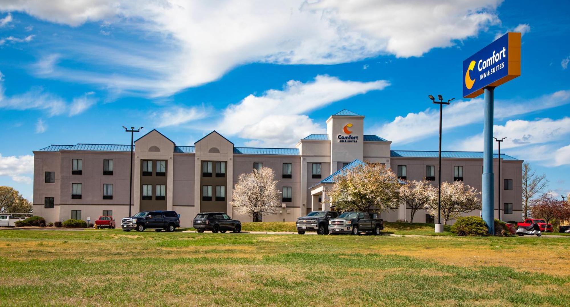 Comfort Inn & Suites Hutchinson Exterior foto