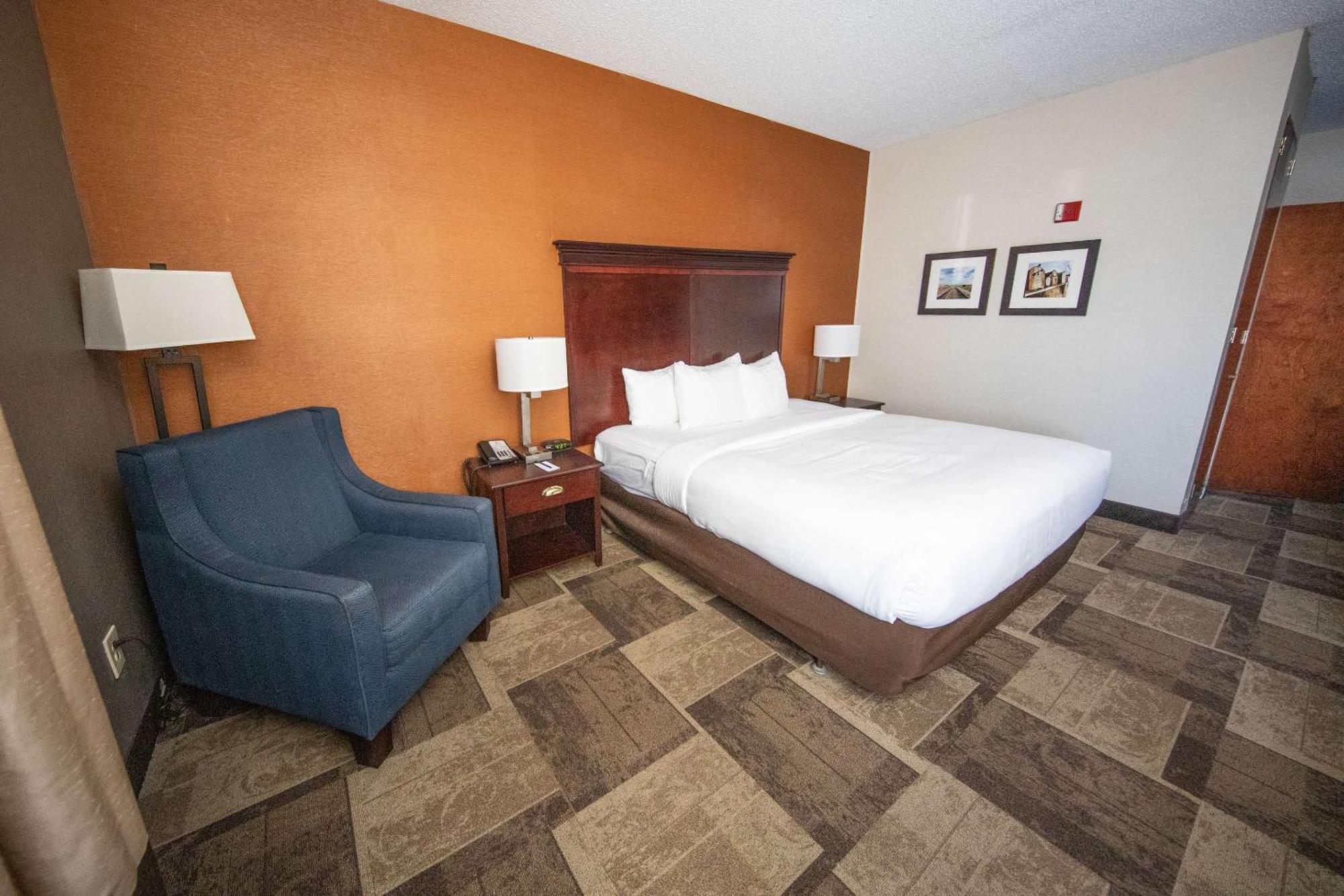 Comfort Inn & Suites Hutchinson Exterior foto