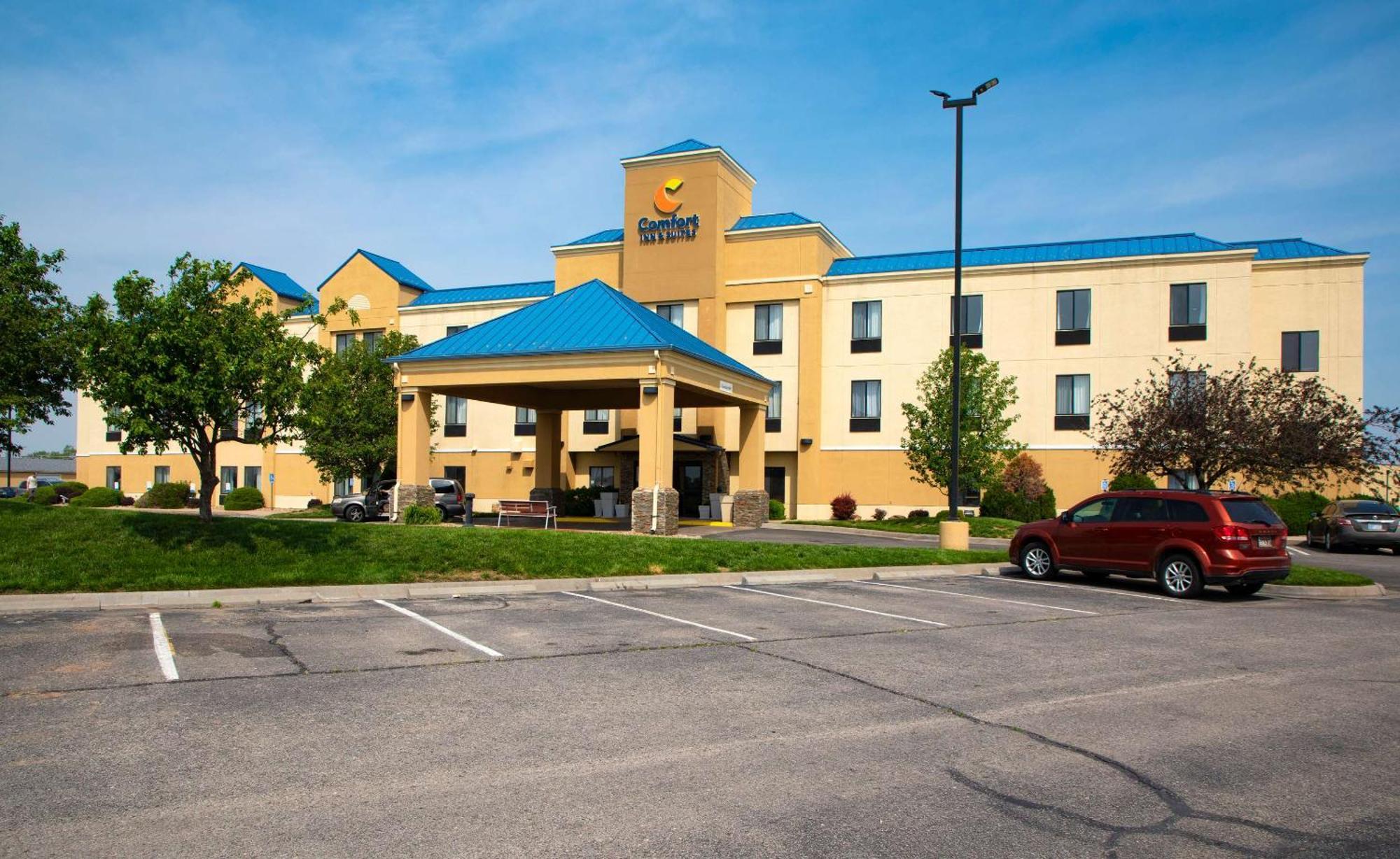 Comfort Inn & Suites Hutchinson Exterior foto